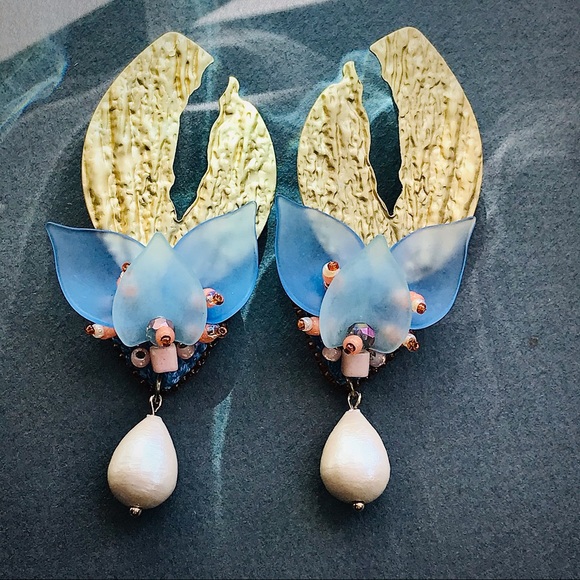 Earrings with floral pendant - Picture 6 of 17